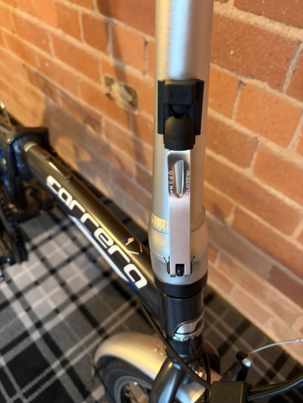 Carrera Intercity Folding Bike 20in 8-Speed V-Brake Rear Rack Mudguards Black