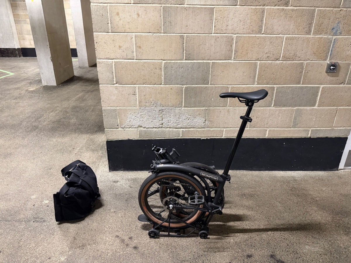 Brompton G Line 8-Speed Folding Bike Large – Space Black + Metro Messenger Bag
