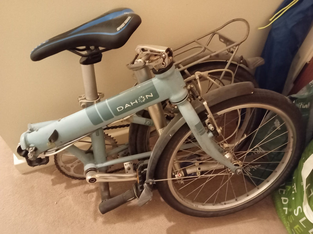 Dahon Speed D7 Folding Bike 7-Speed with u-lock, pannier bag, lights, bell