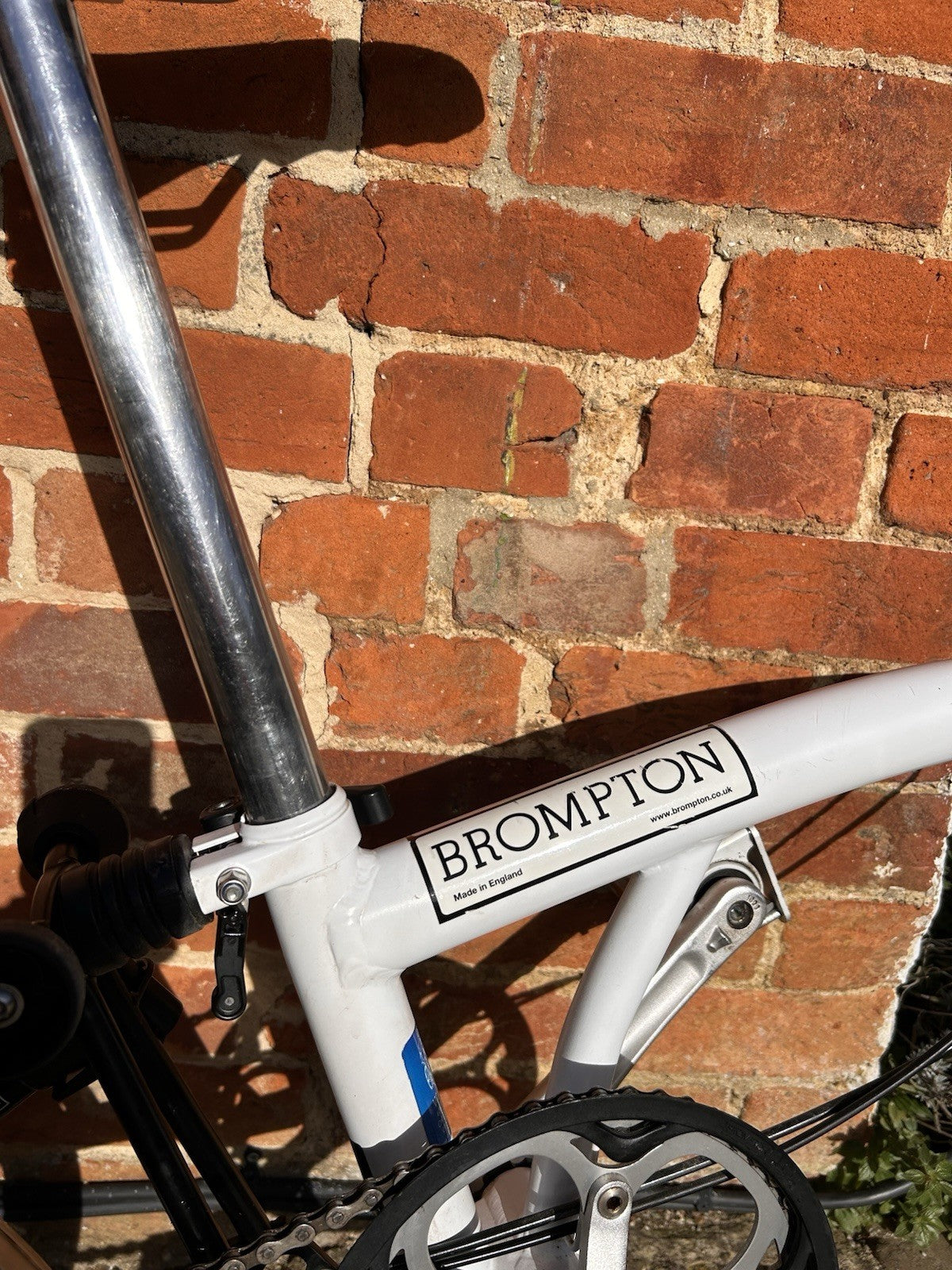 Brompton Folding Bike 16in M White/Black Mudguards Reflectors Front Bag