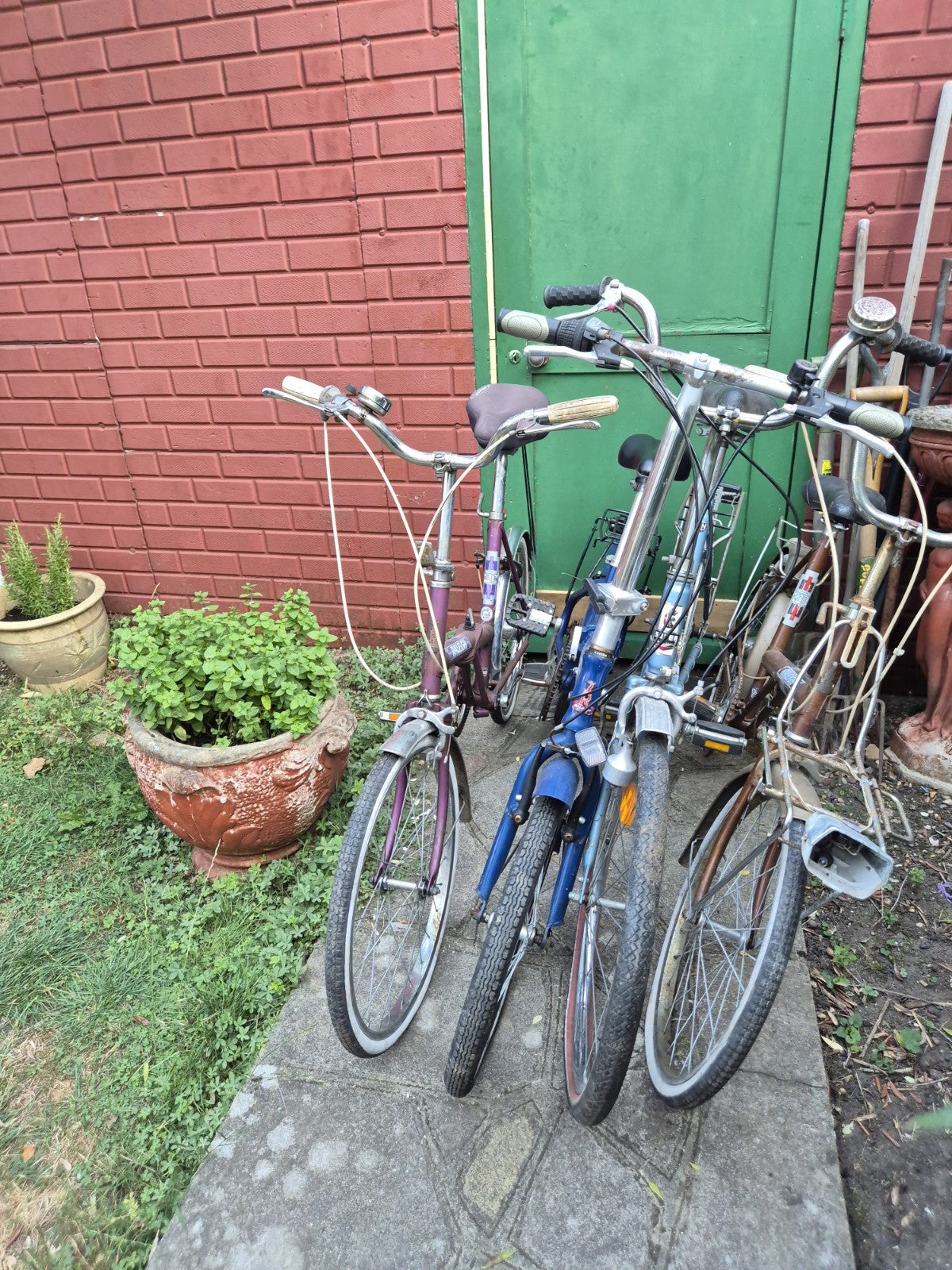 Joblot X4 Classic bikes, 3 Raleigh & 1 Globus. Foldable