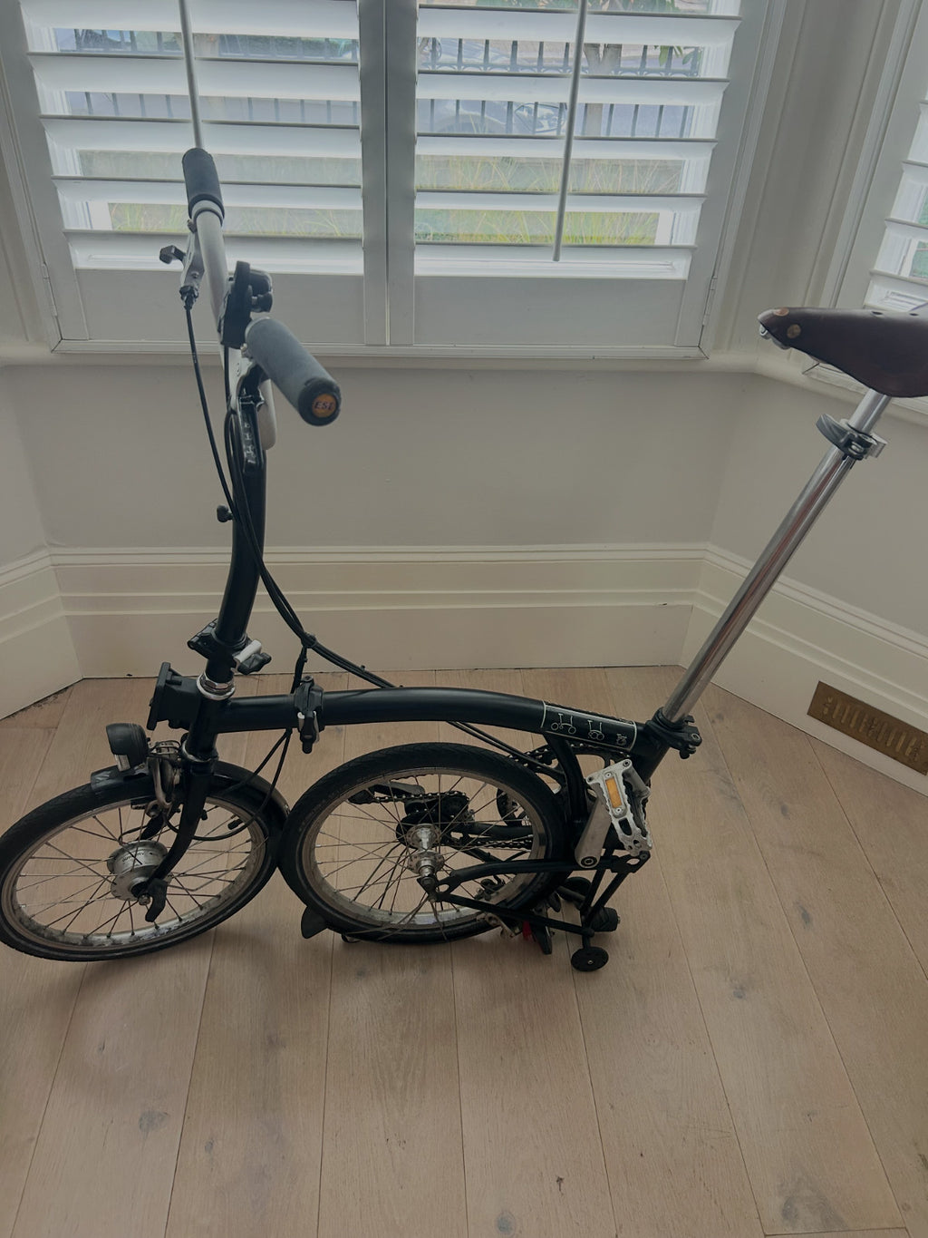 Brompton 2-Speed Black 2014 – Barely Used,  Brooks Saddle/Brompton/Barbour Bag