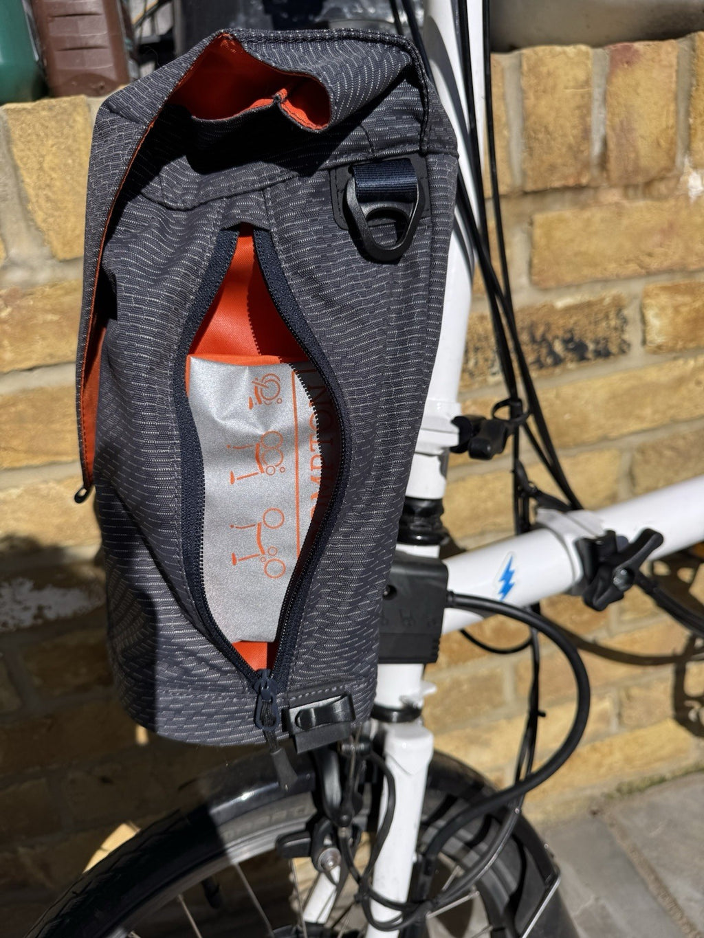 Brompton M6LE white with Bag - Used Condition - folding bike