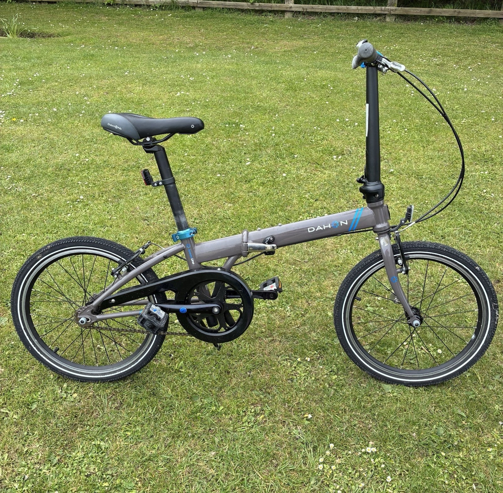 Dahon UNO Ladies Folding Bike, Hardly Used.