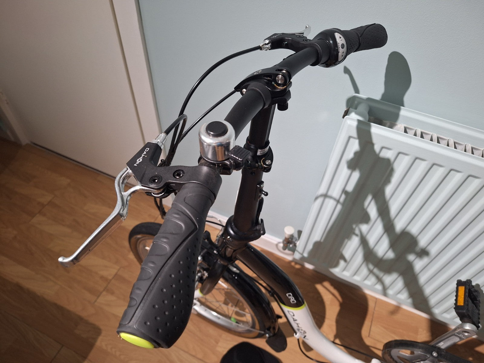 Dahon Ciao Unisex Folding 20" Wheel Bike with Rack + Mudguards  Carry Bag + Lock