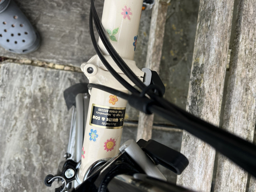 Brompton folding bike ivory 2007 very good condition with carry bag