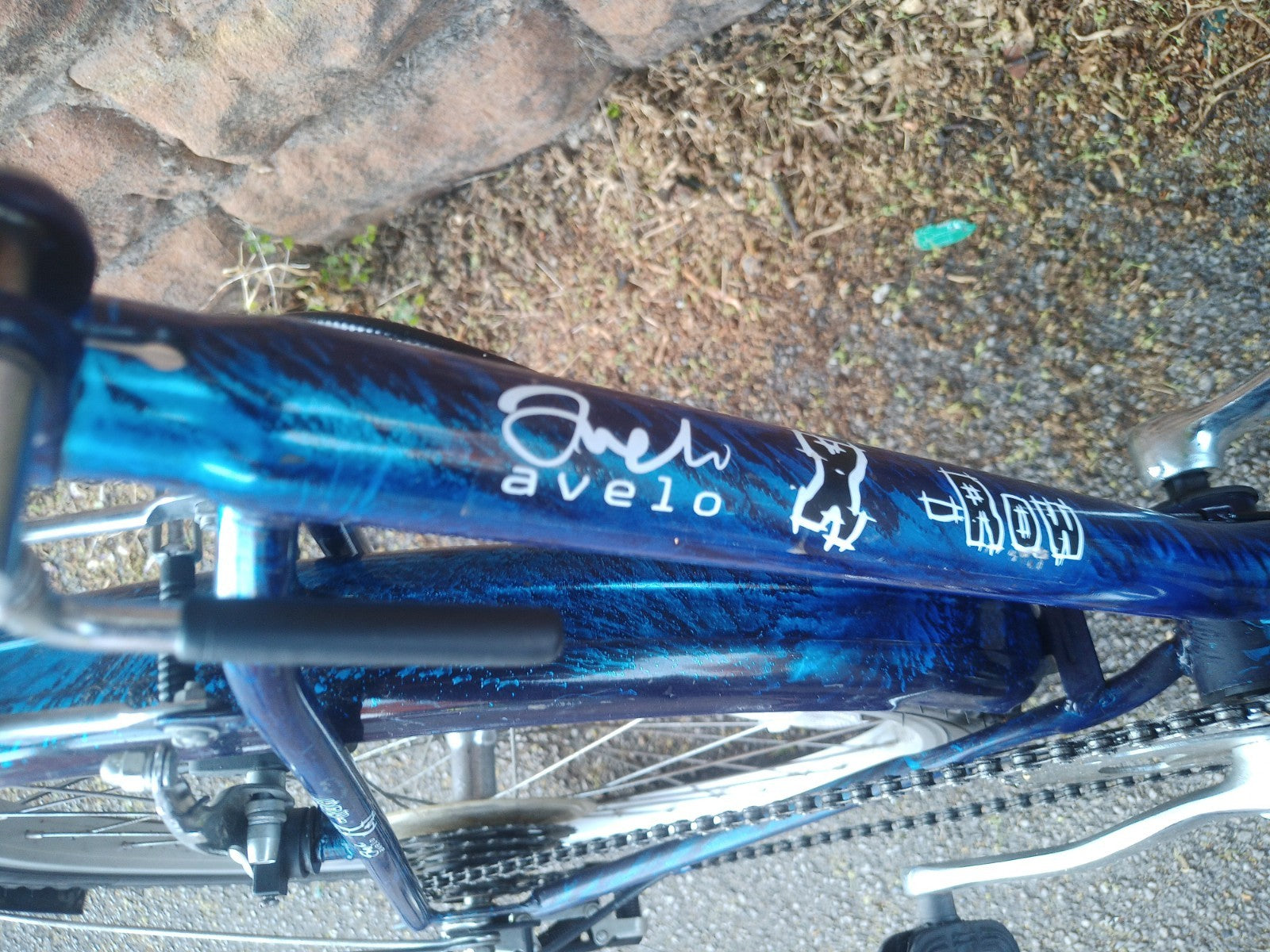 avelo x row folding bike 24-inch wheels