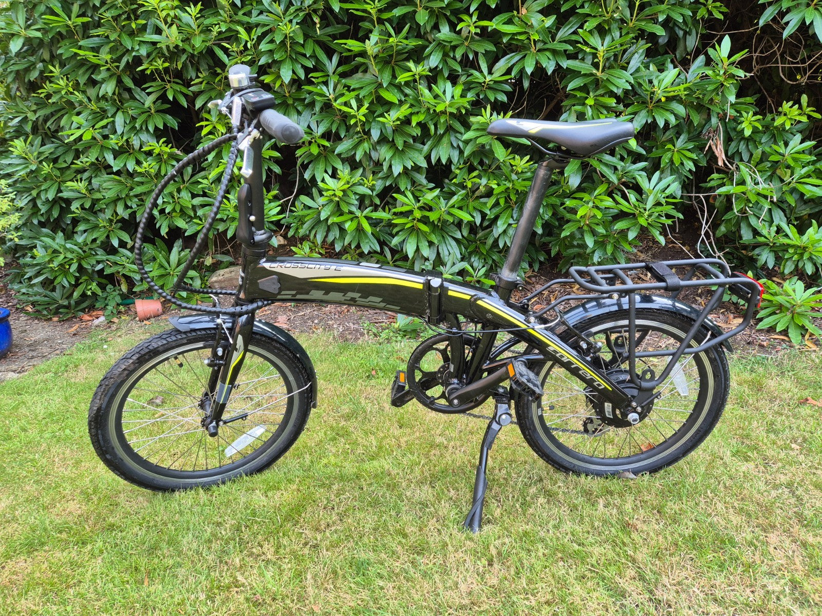 Fully Folding E Bike. 20" Aluminium Wheels. Halfords Carrera Cross City