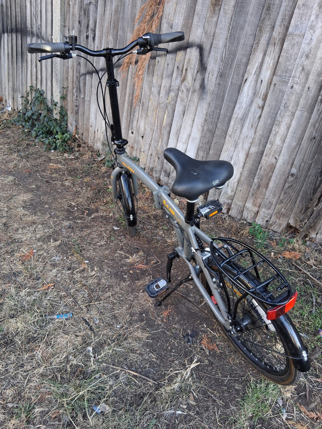 Raleigh Evo Two Folding Bike 20" Aluminium Frame, 7-Speed, Rear Rack Stand