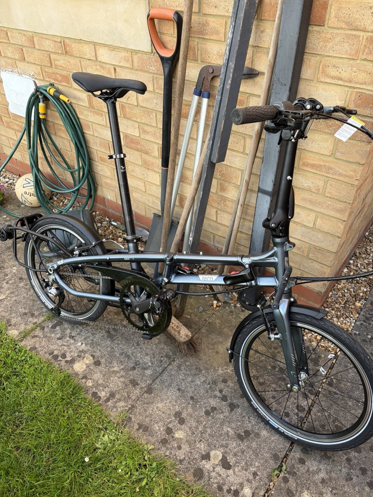 Tern BYB P8 20in Folding Bike 8-Speed Grey/Black Rear Rack Mudguards