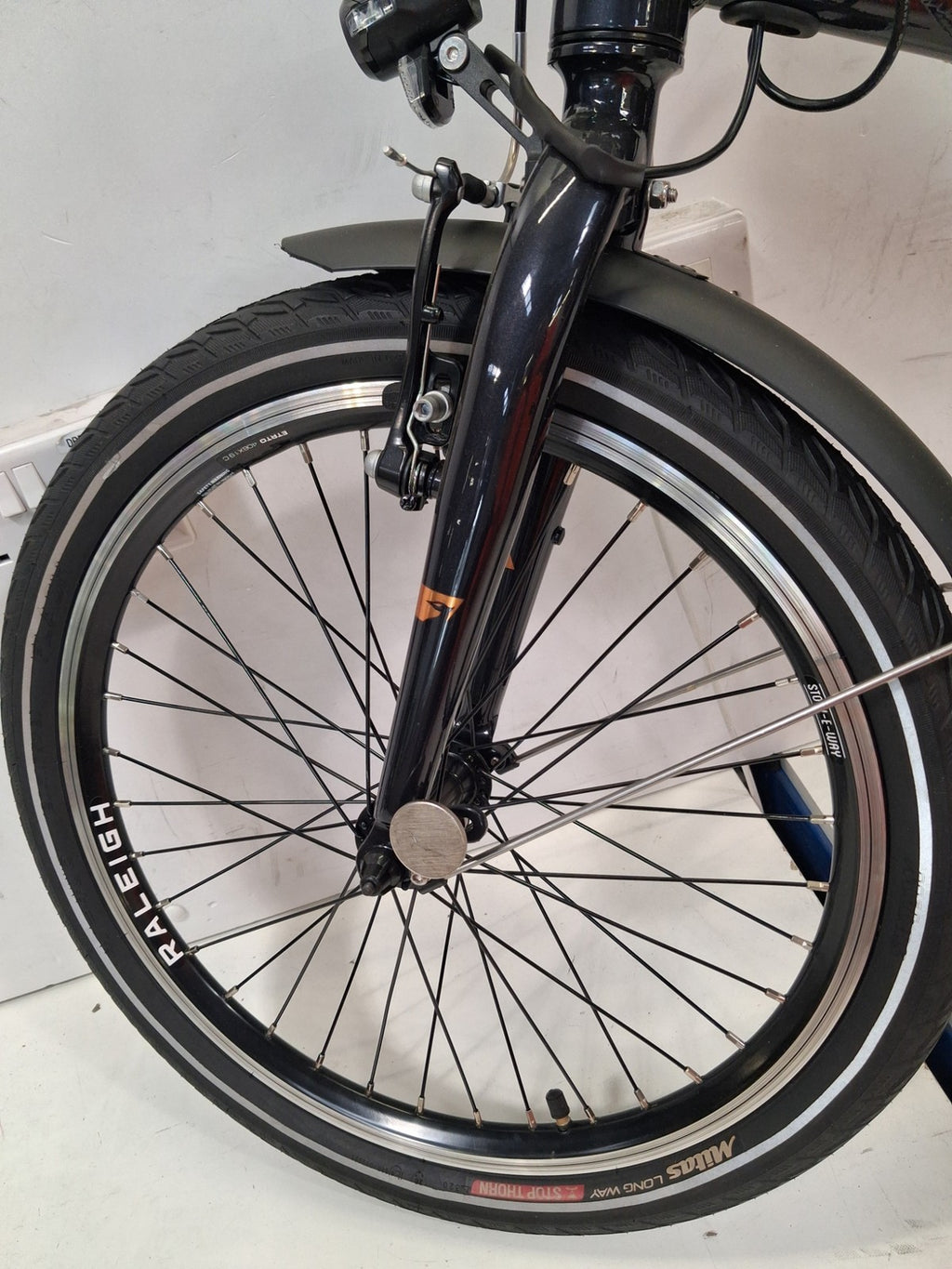 Raleigh Stow-E-Way Folding Compact 7-Speed 20" Wheel Alloy E--Bike - Dark Blue