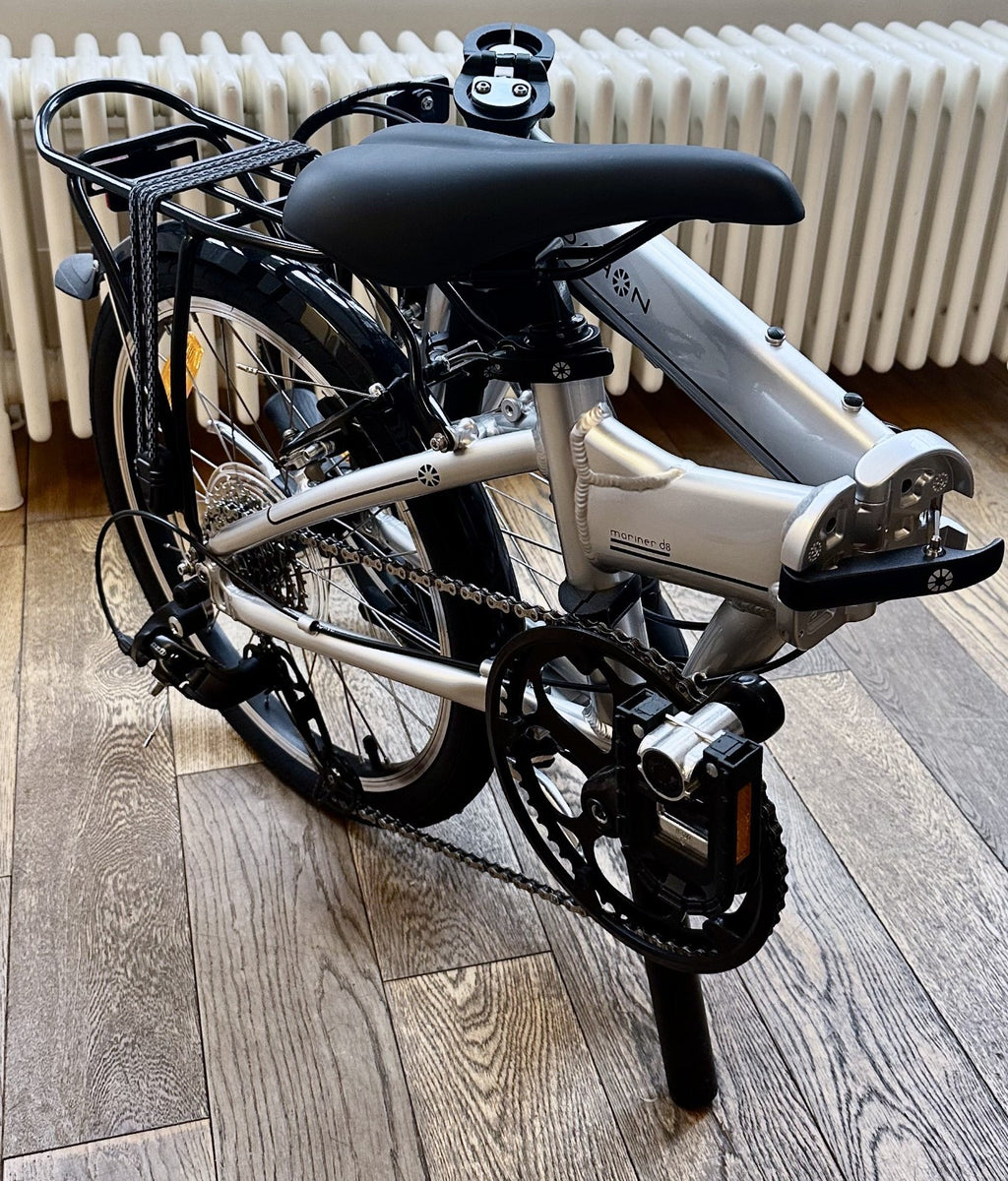 DAHON MARINER D8 FOLDING BIKE NEARLY NEW - SILVER