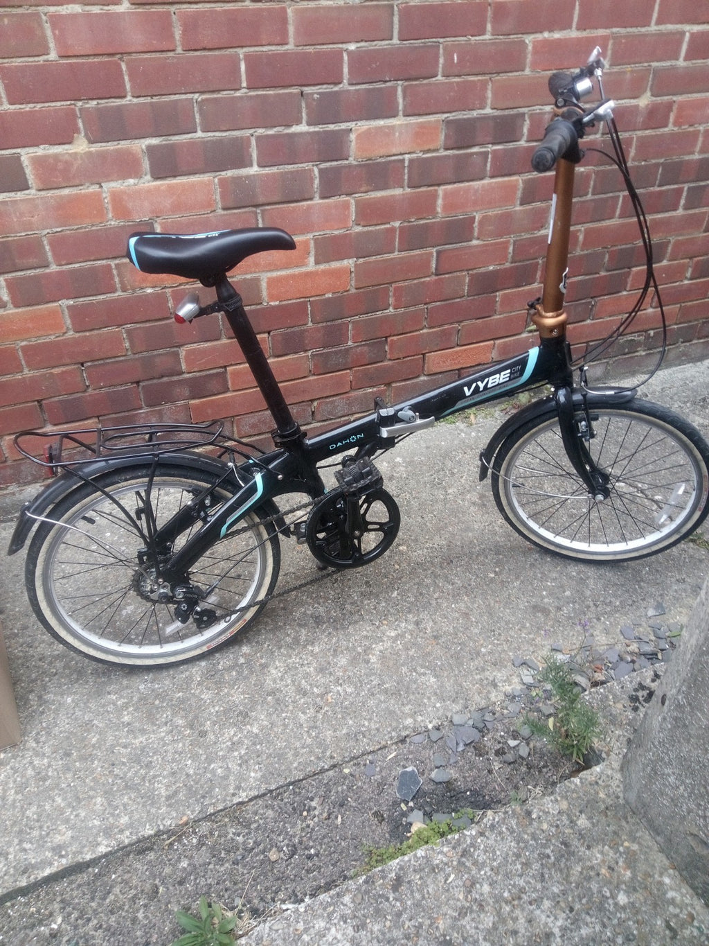 Dahon Vybe 20 Inch Folding Bike ideal commuter bike, barely used