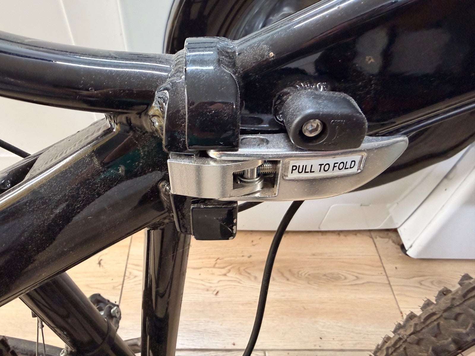 Mountain Bike, Mens Large, Folding, Shimano Gears.