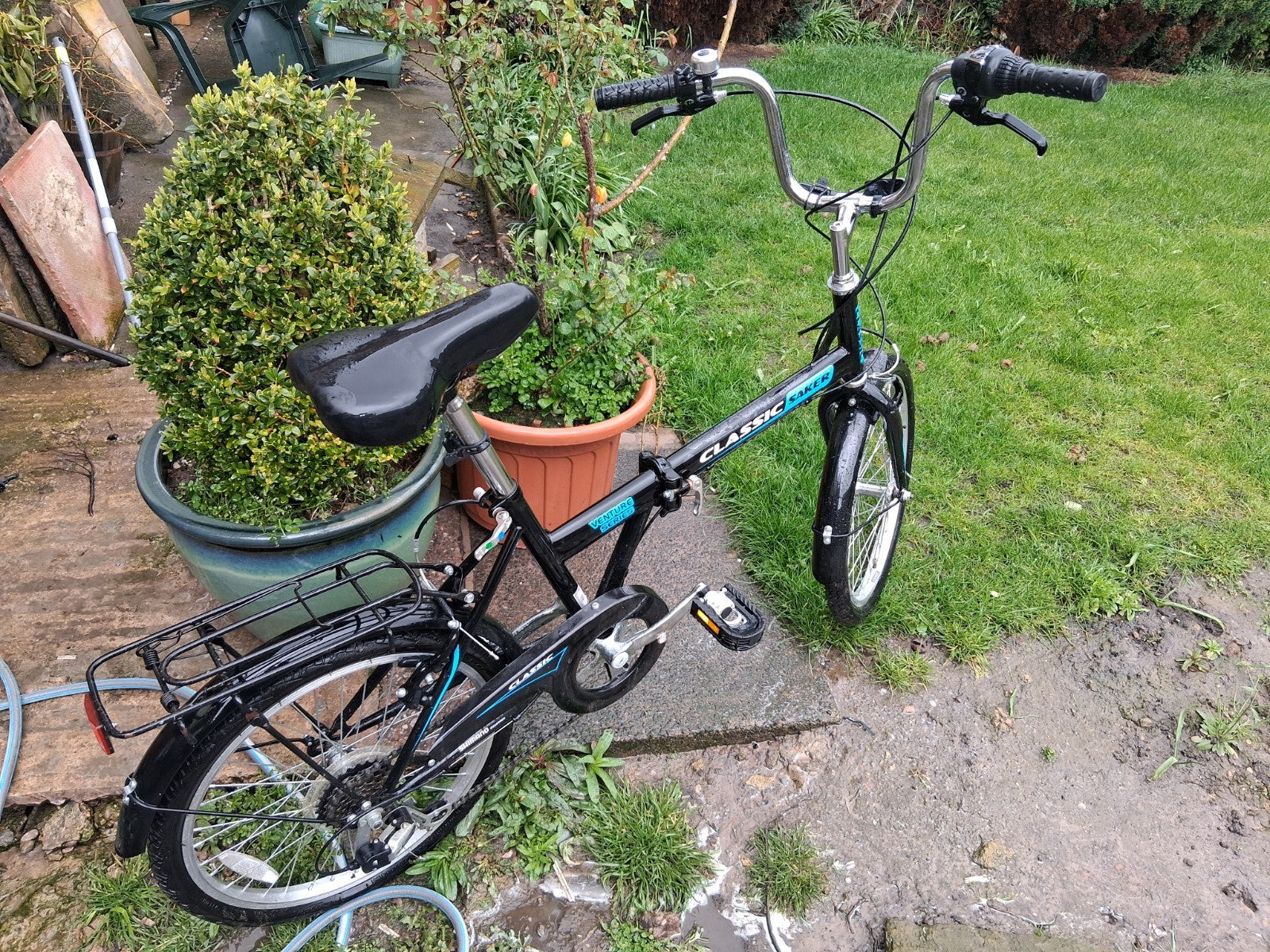 Saker Classic Venture Series Folding Bike 6-Speed. Amazing Condition.