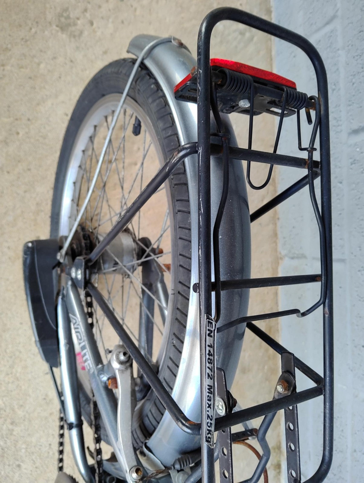 raleigh parkway  lite folding bike great condition adult with removable basket