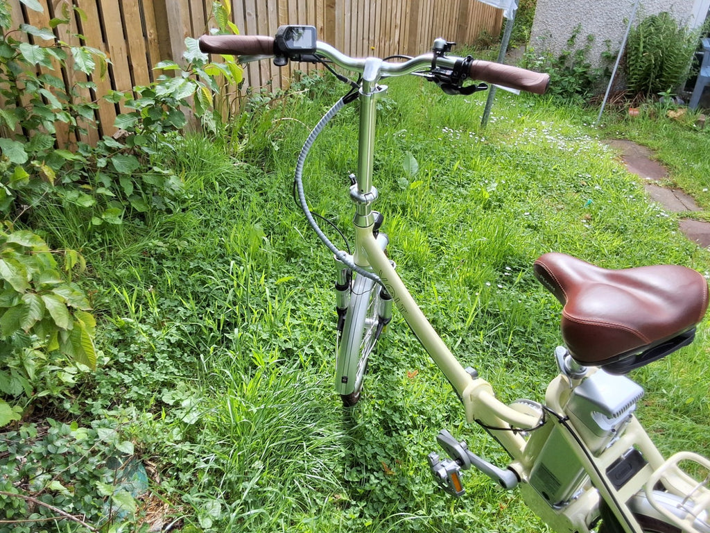 VOLT LS Metro,cream with crown handlebars and saddle. Immaculate condition.