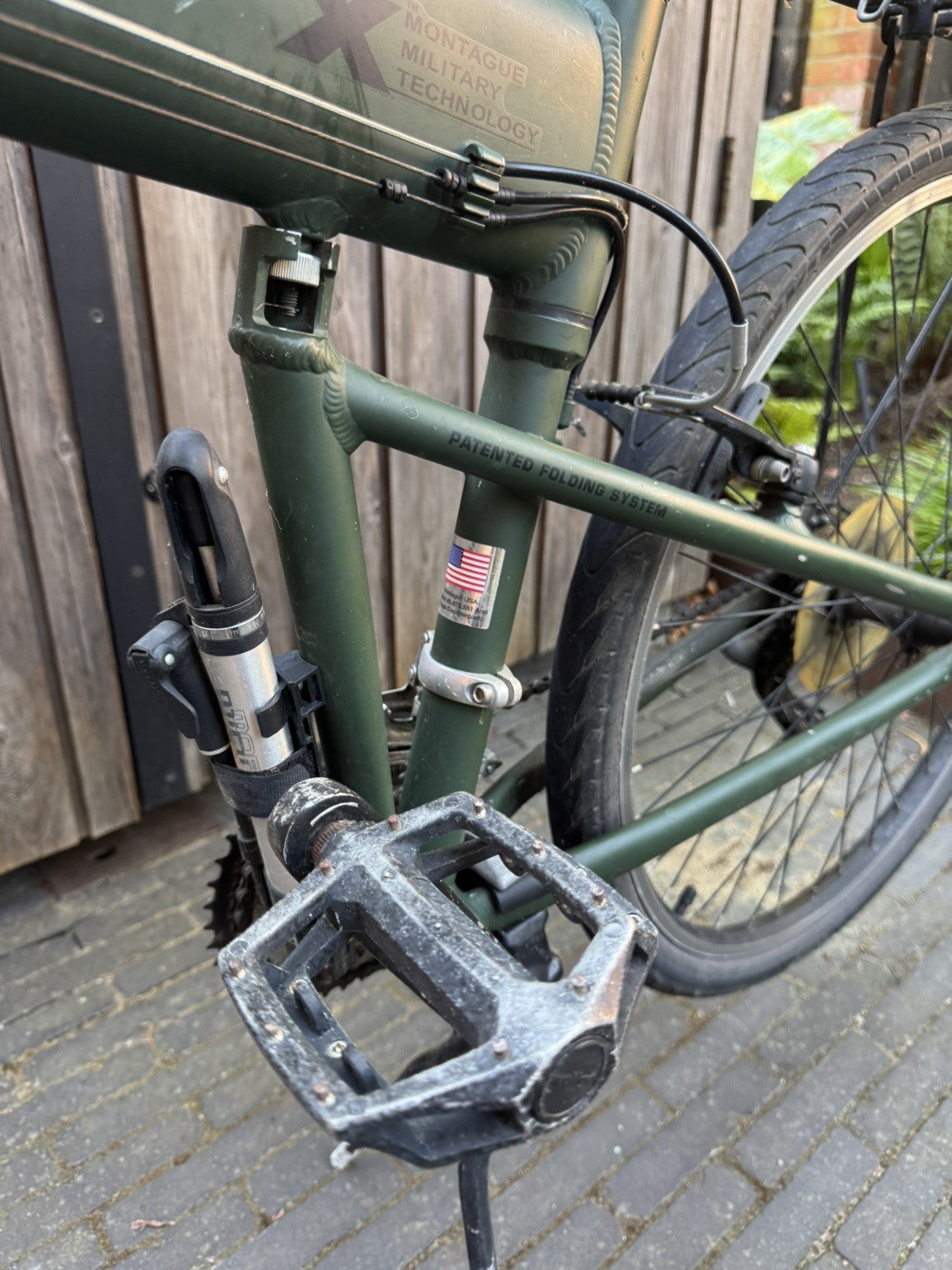 MONTAGUE FOLDING BIKE 26” WHEELS MATT GREEN
