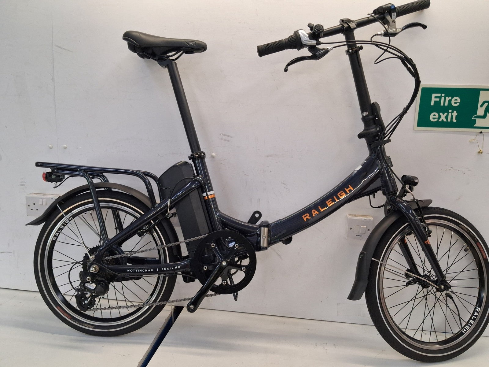 Raleigh Stow-Way Folding Compact 7~Speed 20" Wheel Alloy Bike Dark Blue A
