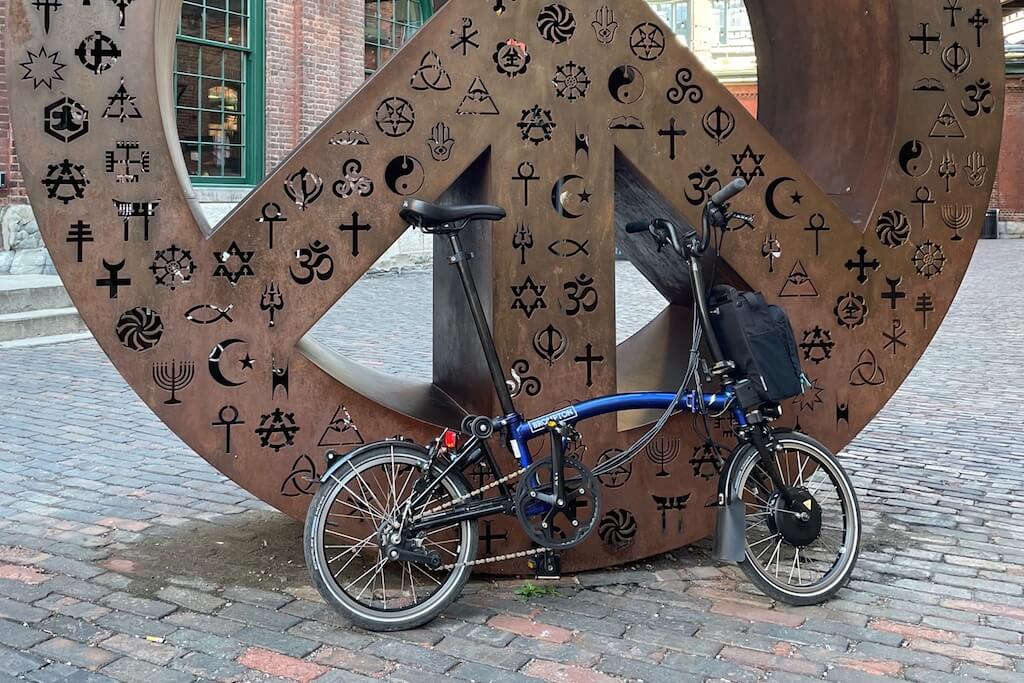 A review of the Brompton Electric C-Line folding bike - Momentum Mag
