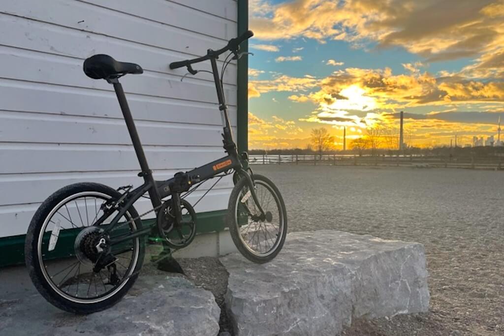 A review of the Dahon HIT Pandemic Special folding bike - Momentum Mag